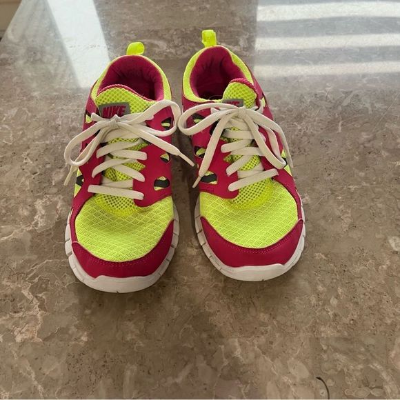 Nike pink and neon green lace up sneakers size 6 youth - Picture 4 of 7